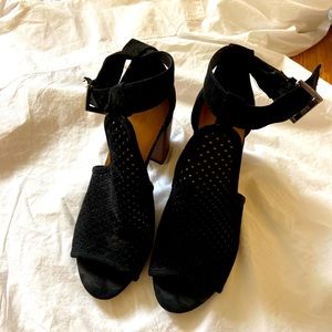 Universal Thread peek toe black sandals